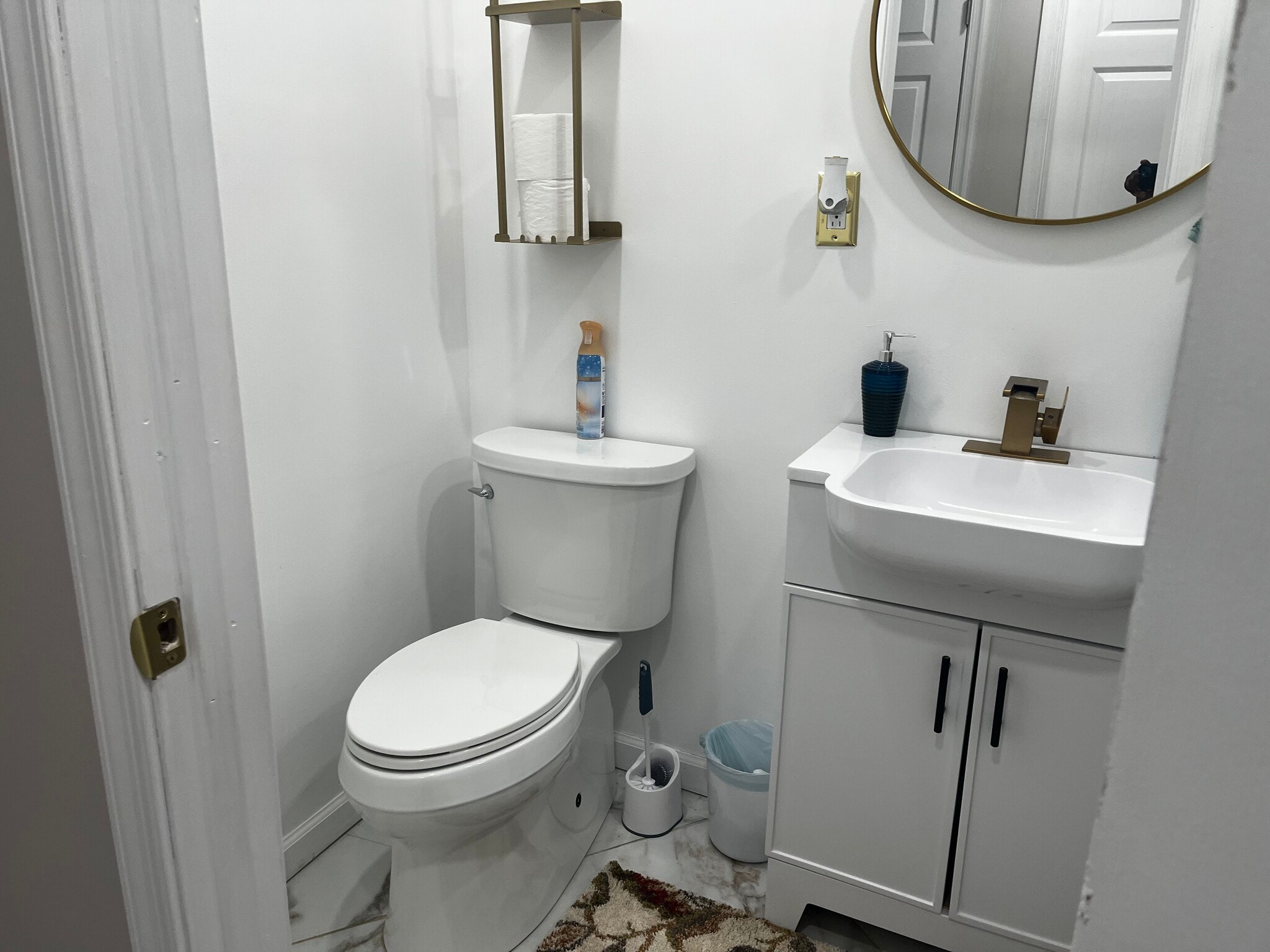 Building Photo - 390 Cedar Hill Rd