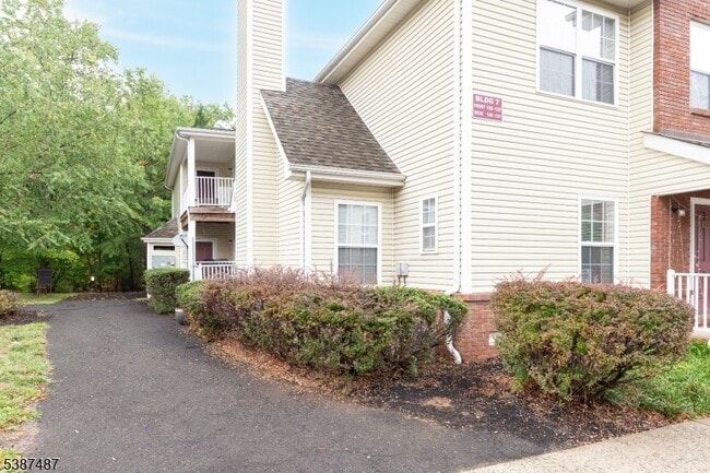 Primary Photo - 127 Forest Dr
