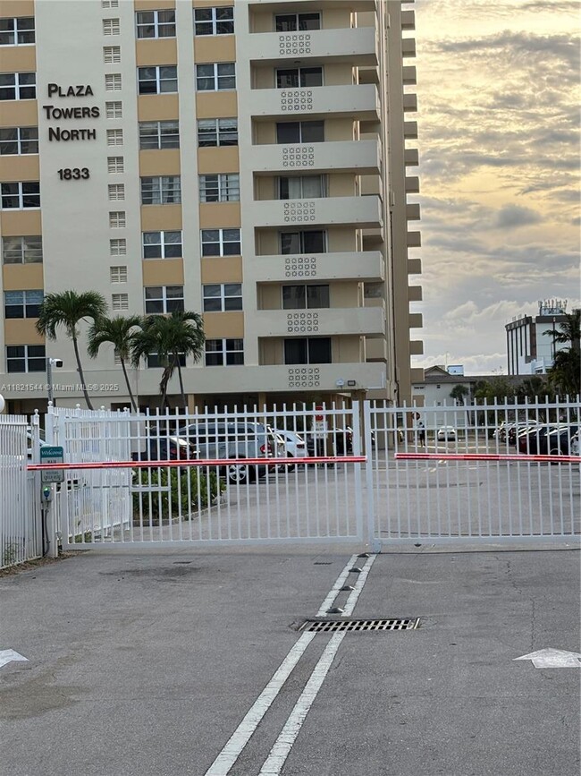 Building Photo - 1833 S Ocean Dr