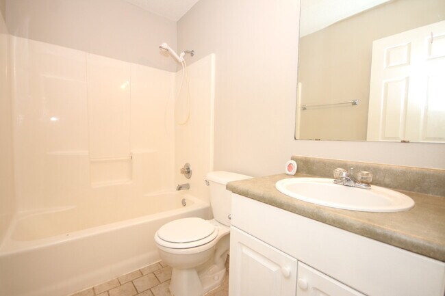 Building Photo - Spacious 3/2 Brick Home with Screened Porc...