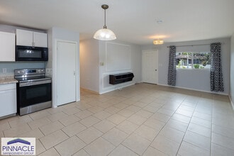 Building Photo - 1367 Kuahaka St