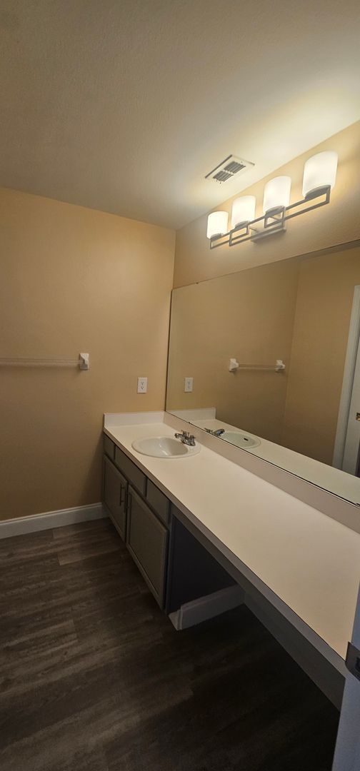 Building Photo - 14560 Laguna Beach Cir