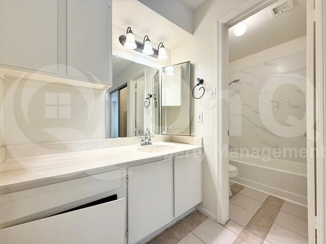 Building Photo - 1717 E Union Hills Dr