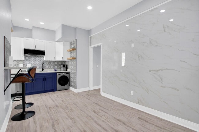 Building Photo - Modern, Stylish 1-Bed, 1-Bath Apartment - Electric, Water, Grounds Care, and Pest Control all Inc...