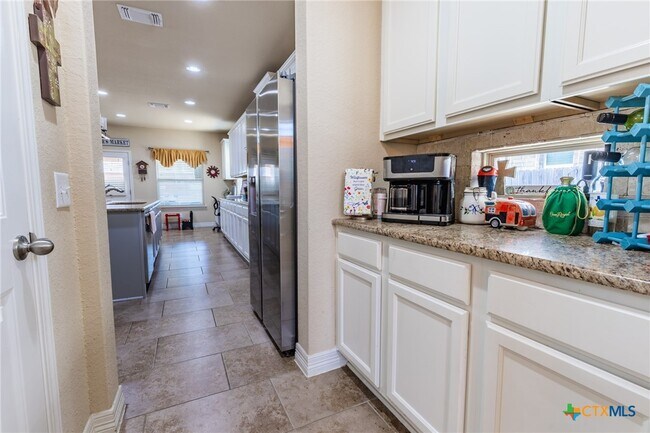 Building Photo - 1722 Village Springs