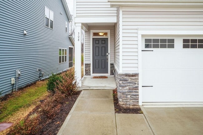 Building Photo - Move In Ready Three Bedroom Home!