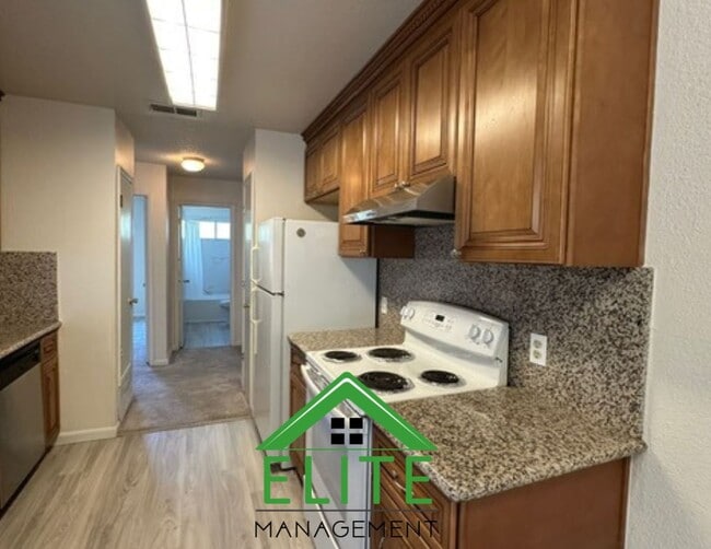 Building Photo - **2 Bed, 2 Bath Condo in Gated Community |...
