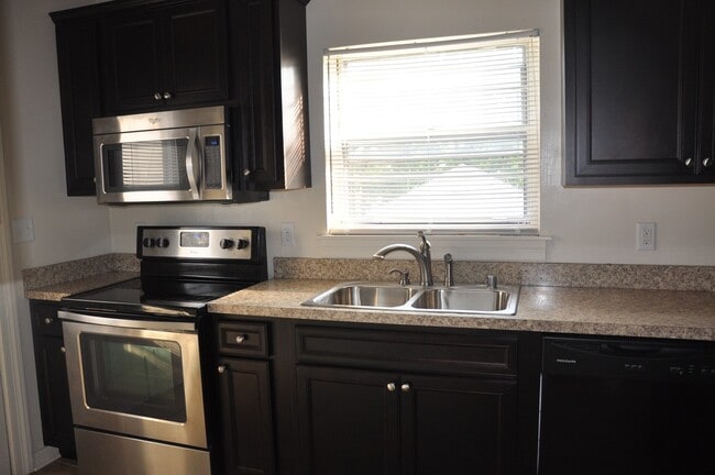 Building Photo - Now Pre-Leasing for Fall Semester 2026