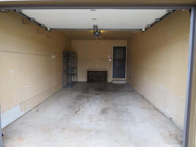 Building Photo - 817 Dorbe St