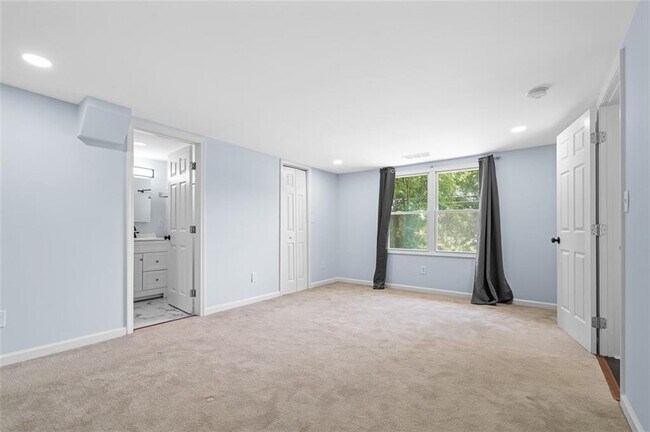 Building Photo - 1824 Atherton Dr