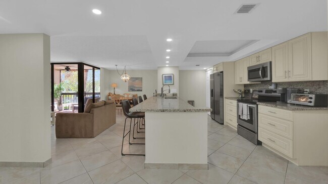Building Photo - 450 Egret Cir