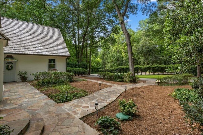 Building Photo - 1260 Heards Ferry Rd NW