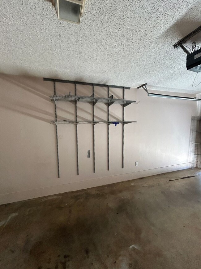 Building Photo - 273 Ivy Pl