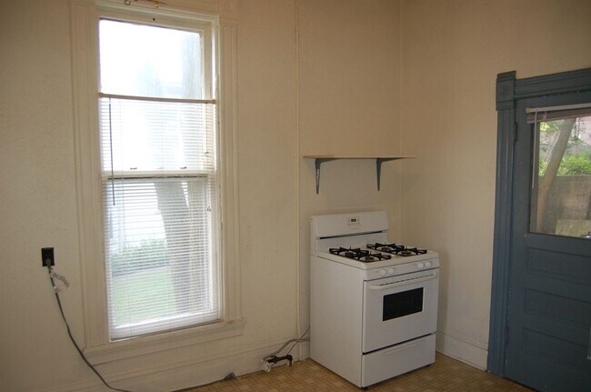 Building Photo - 209 E Mifflin St