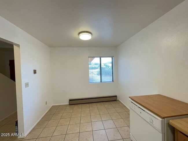 Building Photo - 4221 Plaza Oro Loma