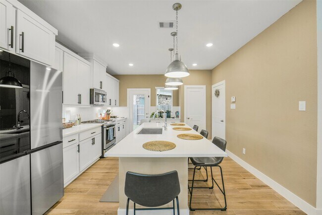 Building Photo - 7834 Swooping Swallow Ln