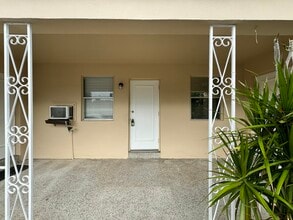 Building Photo - 1741 Moffett St