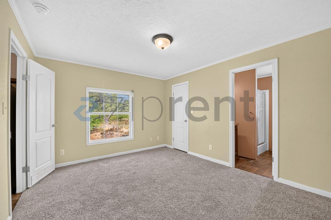 Building Photo - Unit A