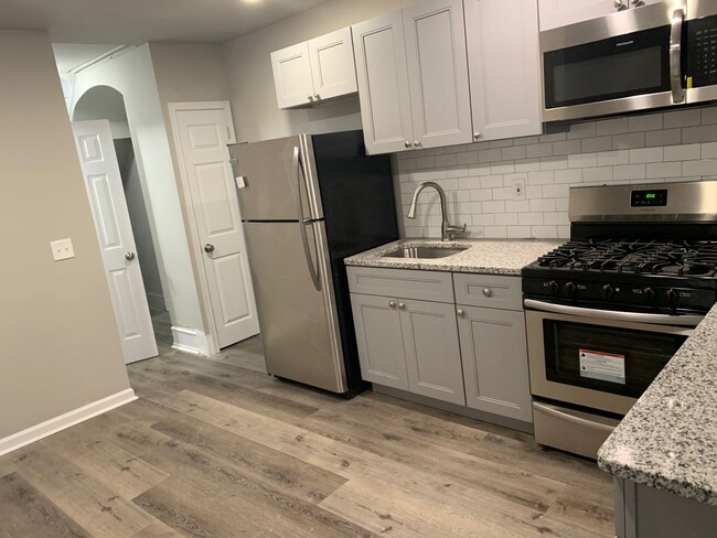 Building Photo - Newly Remodeled 3-bed / 3.5 bath Single Fa...