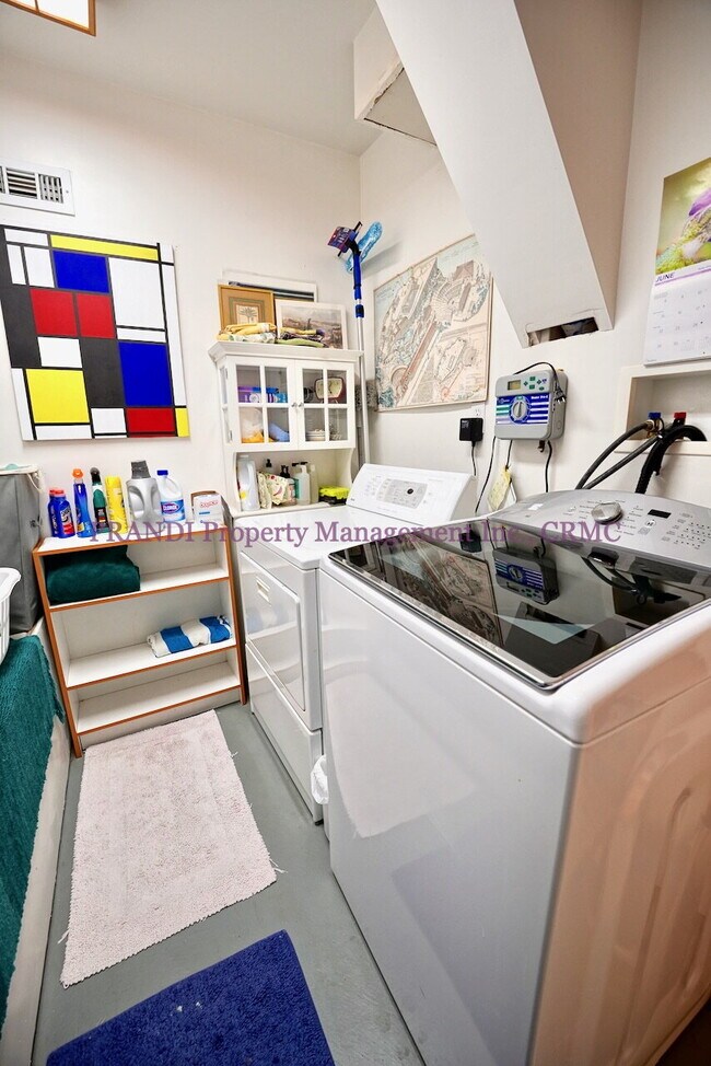 Building Photo - Quality San Anselmo Home Near Parks and Sc...