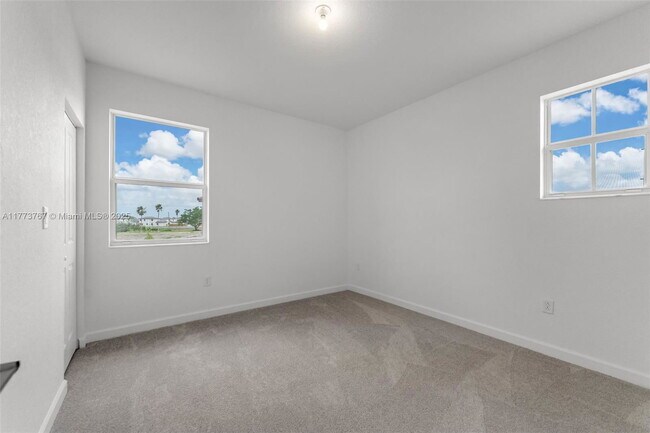 Building Photo - 2700 SE 23rd Ave