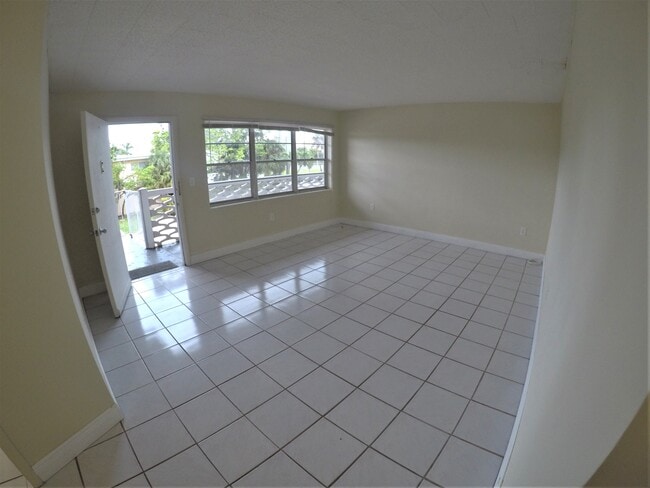 Building Photo - 9390 E Bay Harbor Dr