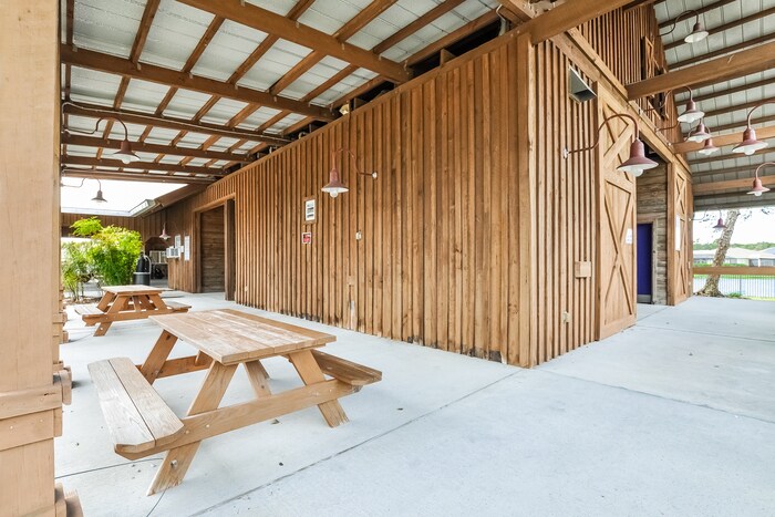 Building Photo - 1502 Oldenburg Dr