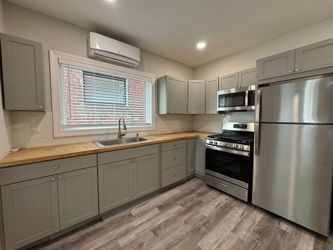 Building Photo - Completely Updated THREE BEDROOM TWIN!