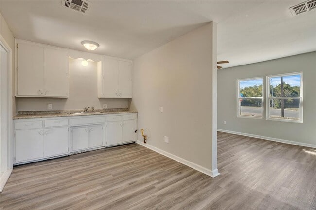 Building Photo - 2000 N Douglas Blvd