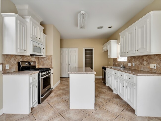 Building Photo - 1803 Ripple Creek Dr