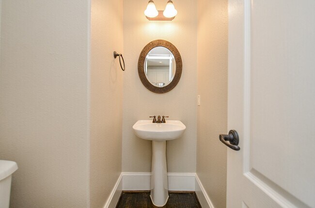 Building Photo - 1307 Studer St