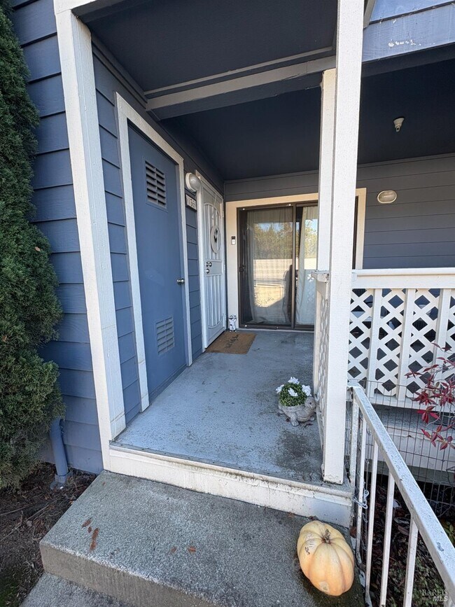 Building Photo - 136 Sea Crest Cir