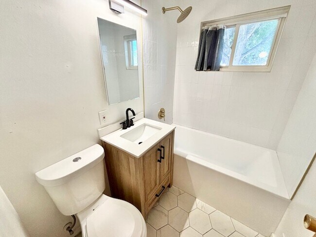 Building Photo - FREE AUGUST RENT!! - Harris Park Brick Ranch