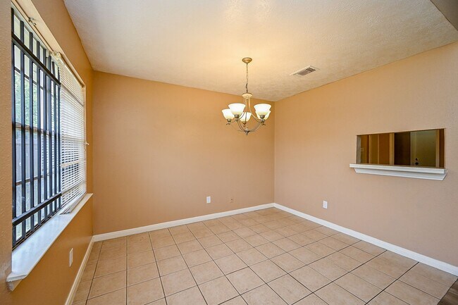 Building Photo - Nice 4 bd Rm Single Family Home