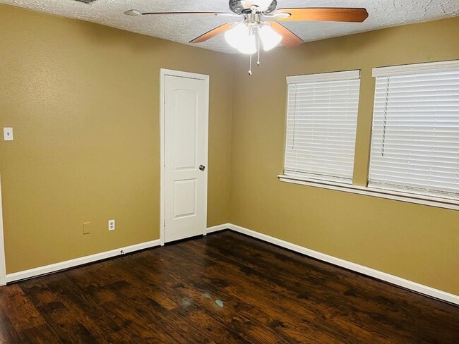 Building Photo - 16203 Ridgegreen Dr