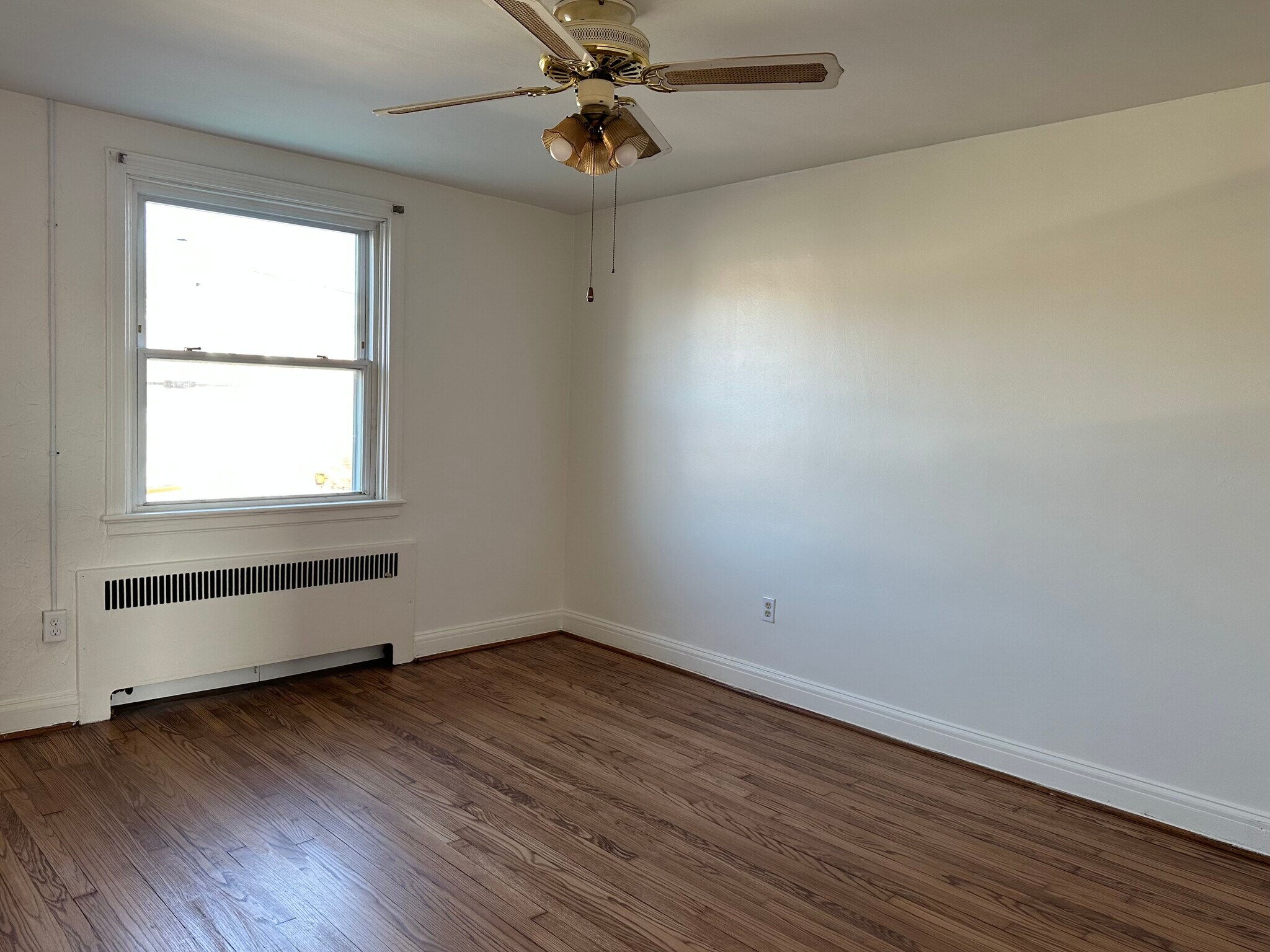 Front Bedroom (Primary) - 3823 Crestlyn Rd