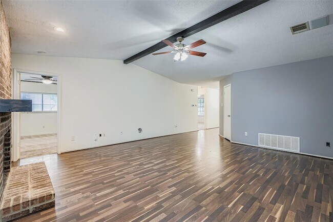 Building Photo - 9802 Briar Ridge Dr