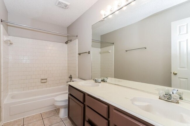 Building Photo - 1602 Clear Valley Dr