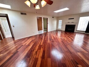Building Photo - Move in Special! 2 Bedroom 2 Bath Townhome w/2 Car Garage and Refrigerated Air