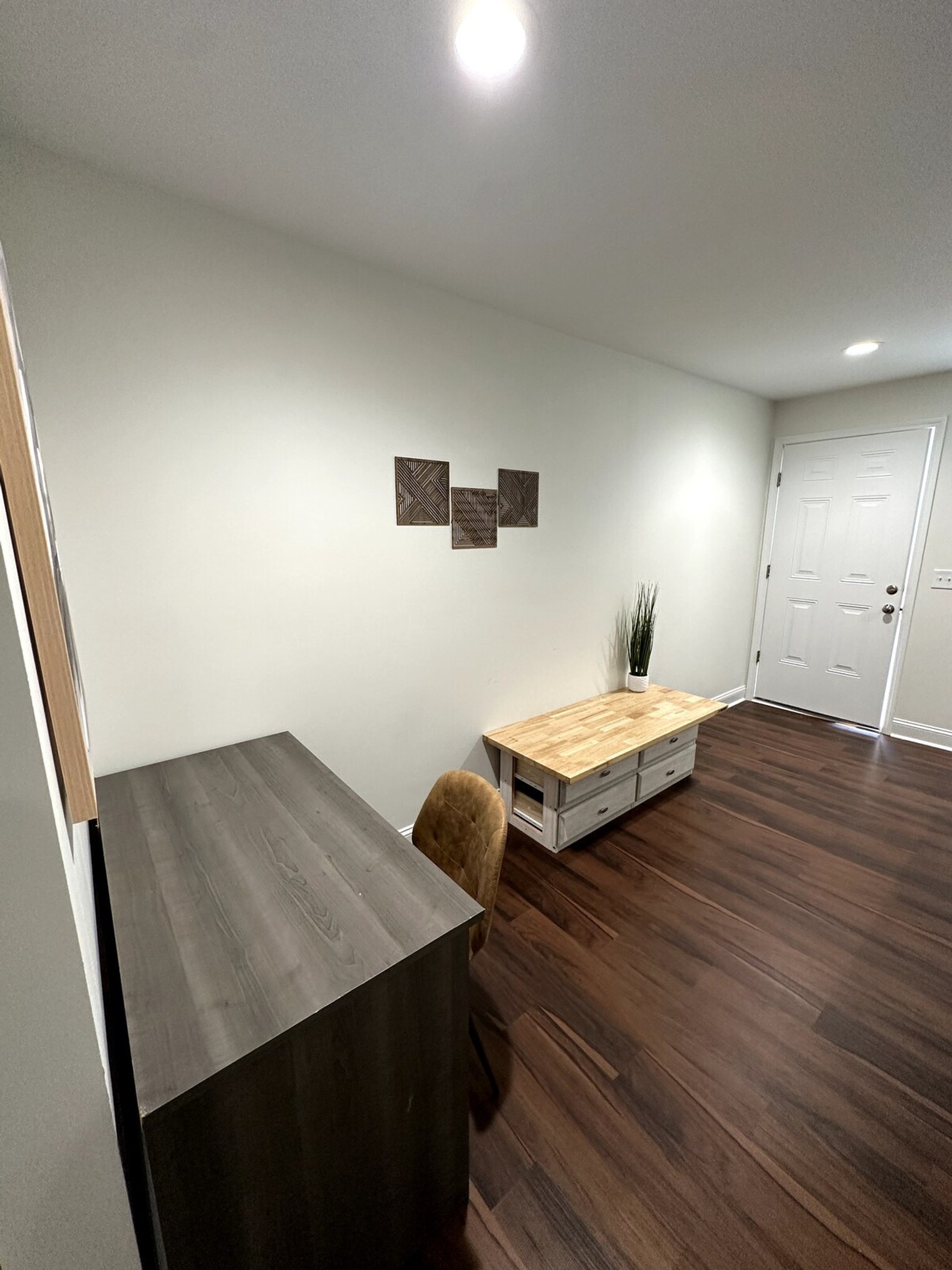 Building Photo - 221A Crest Ln