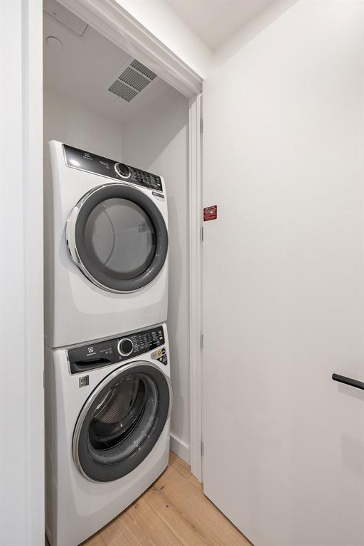 Building Photo - 610 Davis St