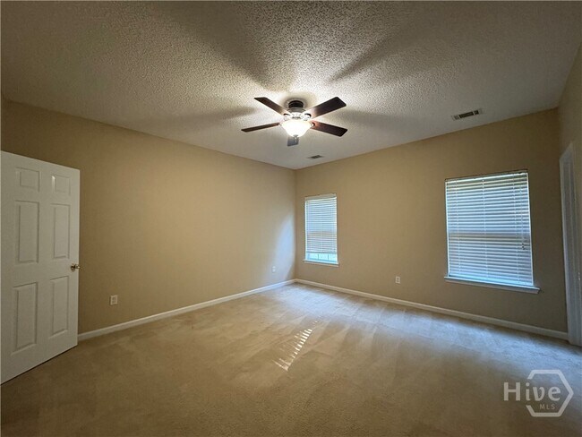 Building Photo - 37 Ross Way