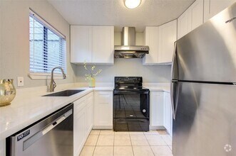 Building Photo - 1620 Good Day Dr