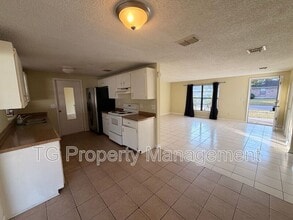 Building Photo - 7045 Prellie St