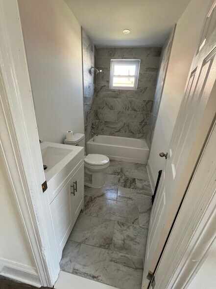 Building Photo - 205 N 65th St