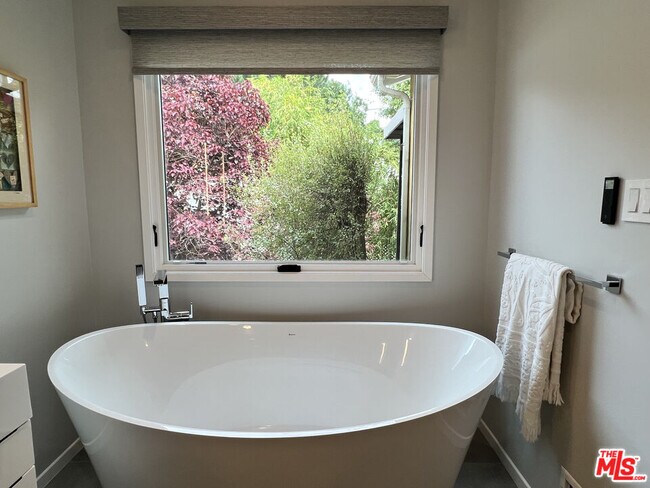 Building Photo - 390 N Baldwin Ave