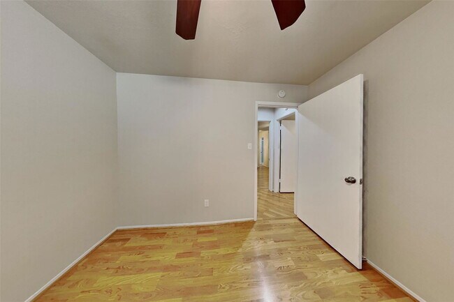 Building Photo - 20 Early Dawn Ct