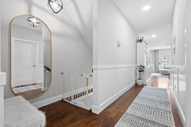 Building Photo - 114 Bleecker St