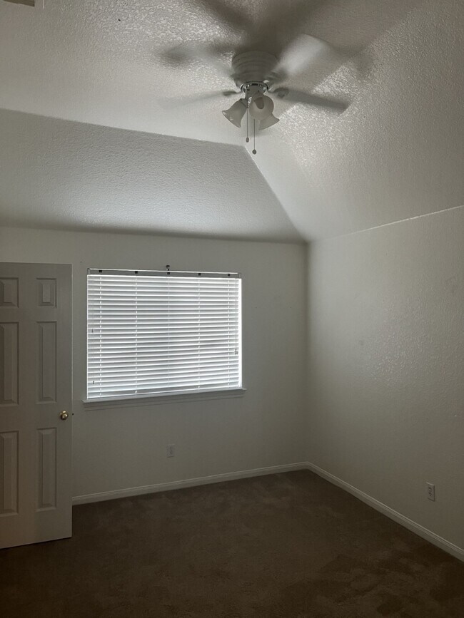 Building Photo - 13433 Hidden Valley Dr