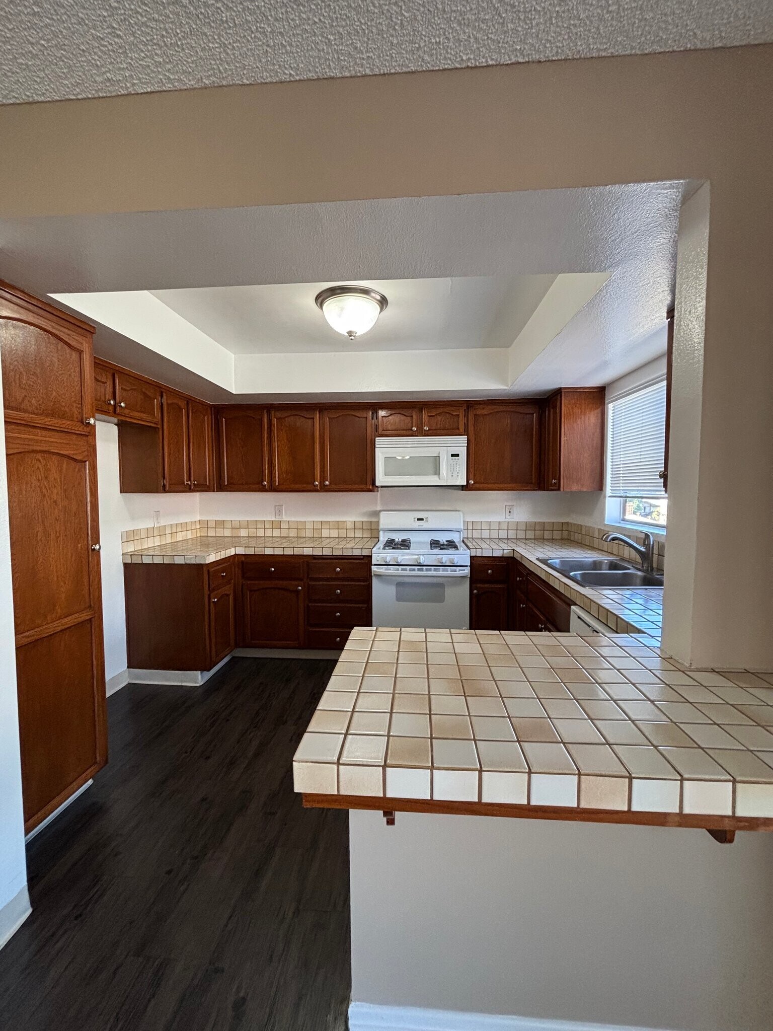 Building Photo - 200 W Olive Ave